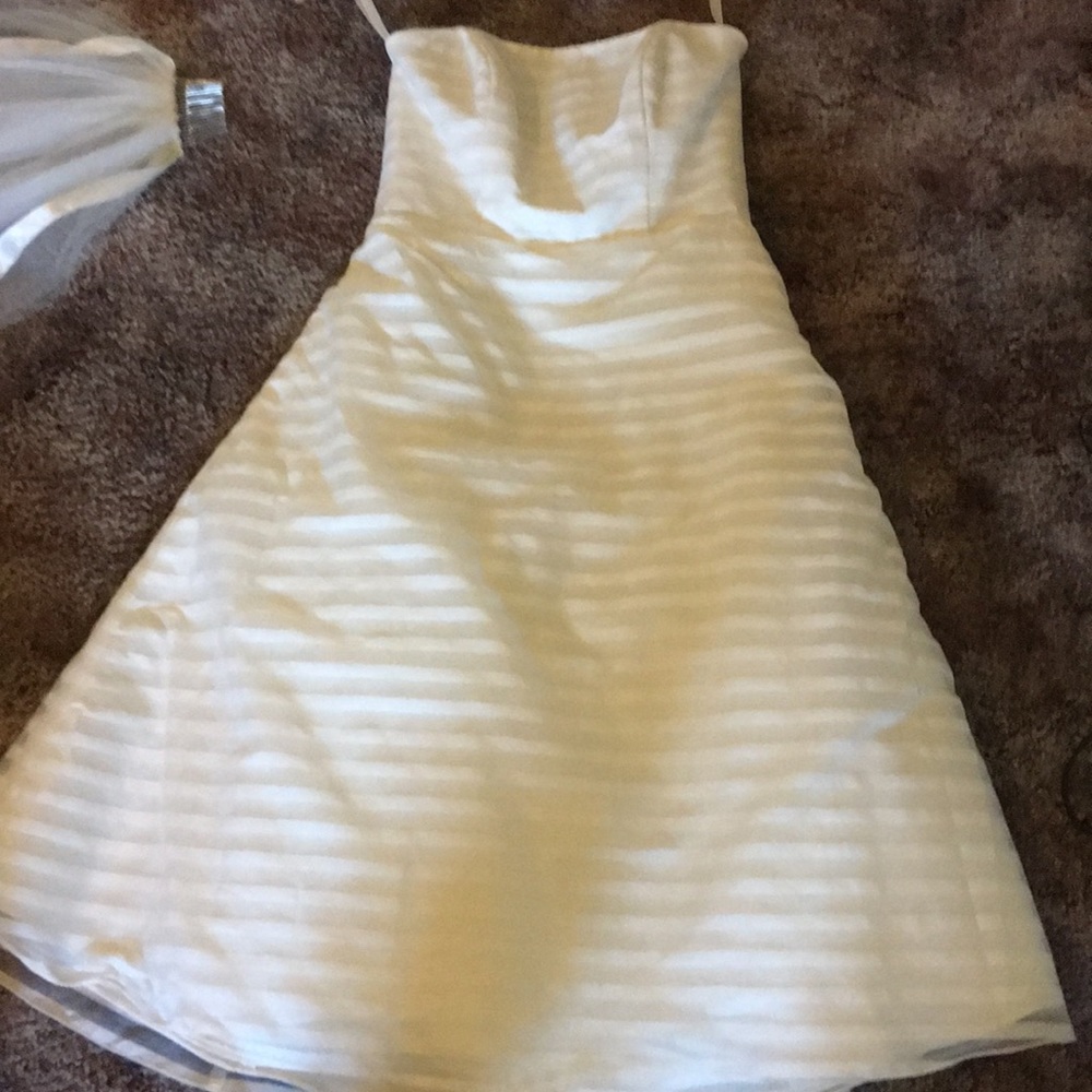 Beautiful wedding dress, perfect condition - Picture 3 of 3